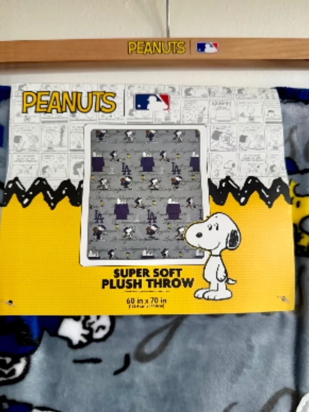 Peanuts Snoopy dodgers Blanket Throw new with tags